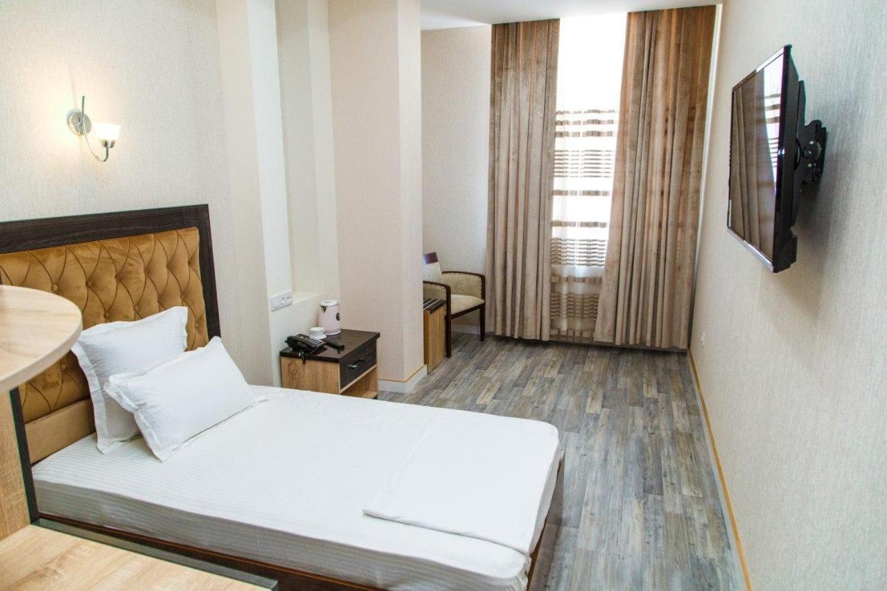 Hotel Shedevr Plaza Namangan Exterior foto