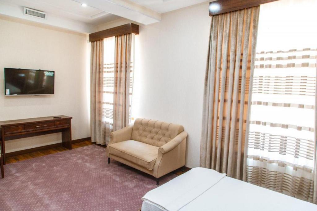 Hotel Shedevr Plaza Namangan Exterior foto
