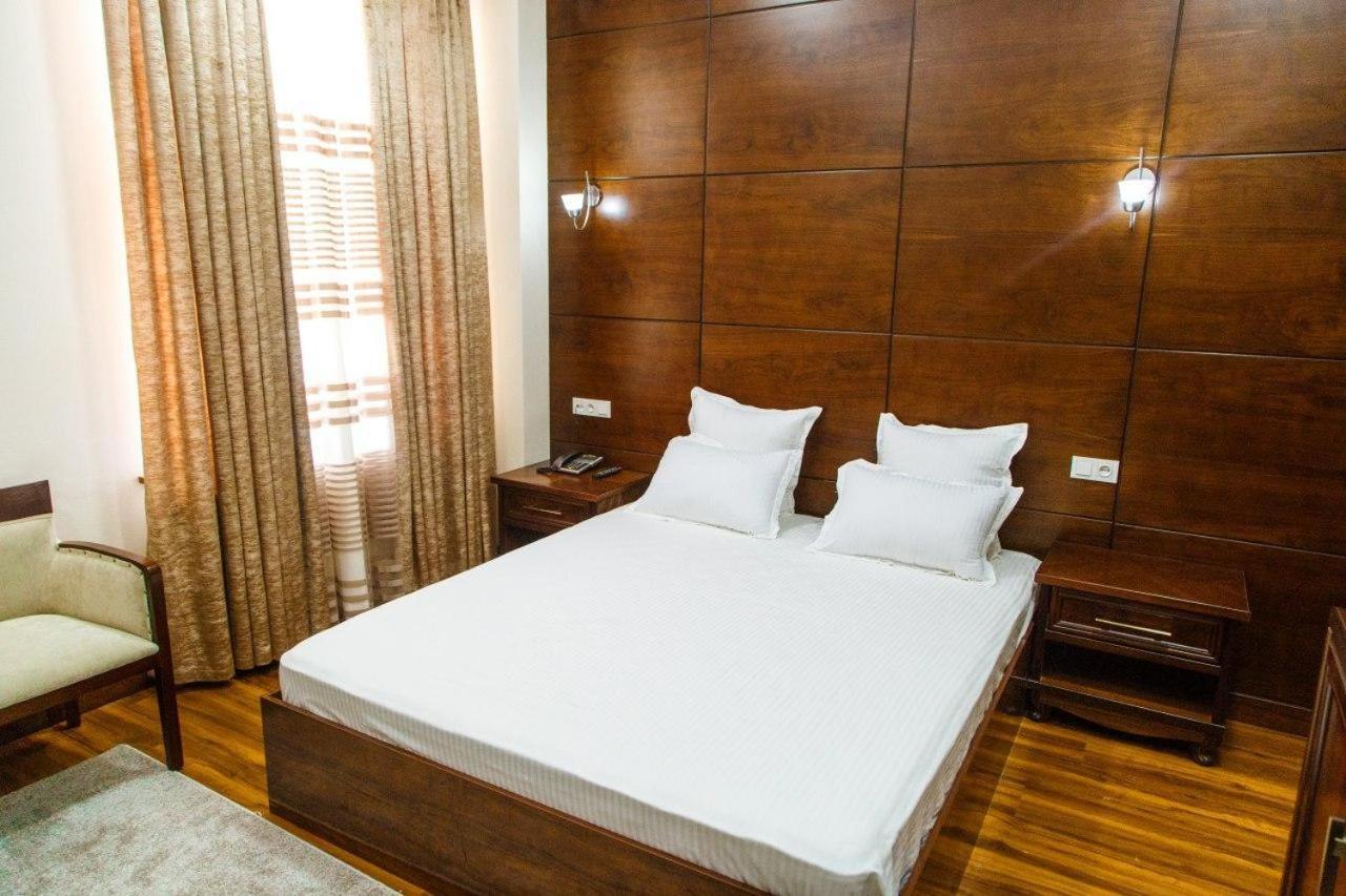 Hotel Shedevr Plaza Namangan Exterior foto
