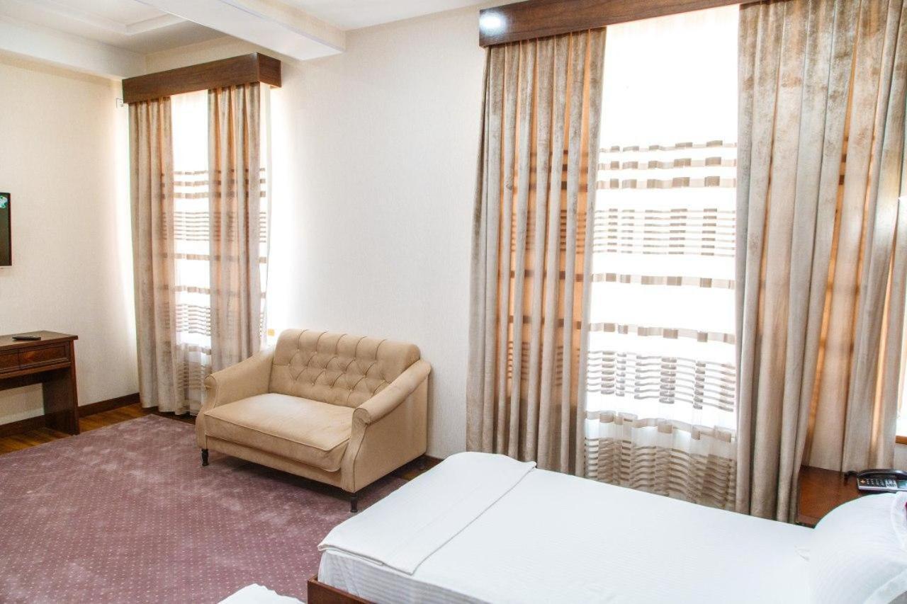 Hotel Shedevr Plaza Namangan Exterior foto