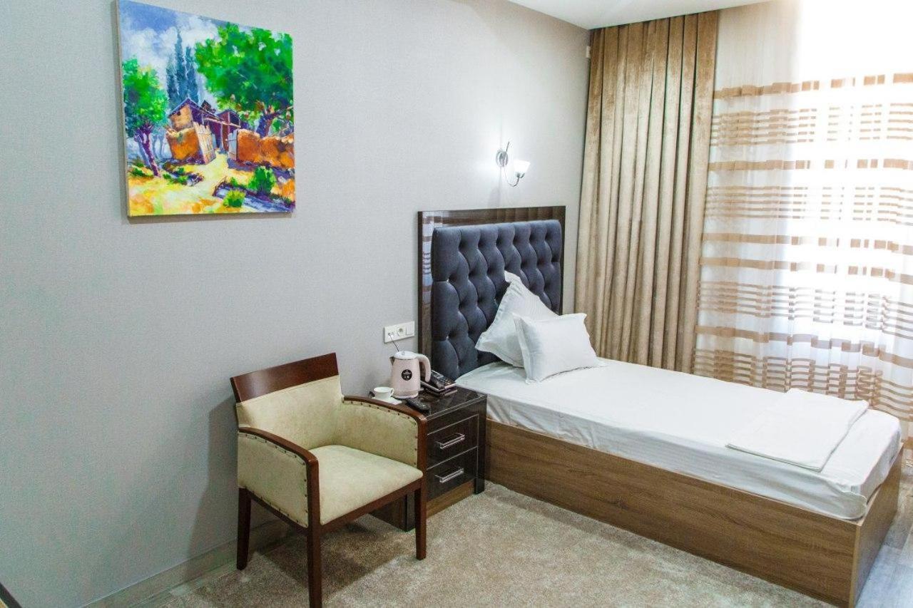 Hotel Shedevr Plaza Namangan Exterior foto